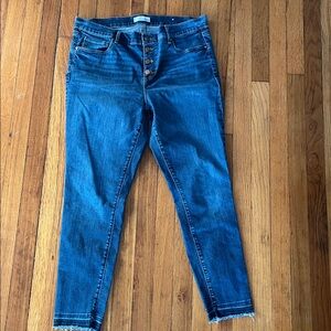 Ann Taylor Loft modern skinny jeans med wash. 14/32 Frayed at ankle. Button fly
